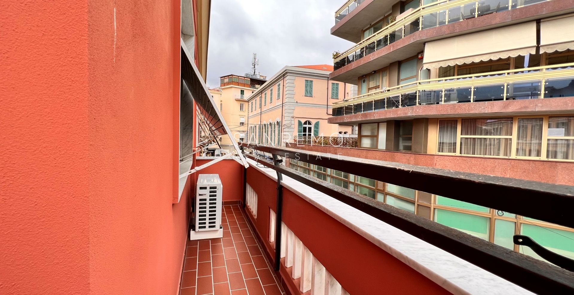 Appartamento di ampia superficie nel pieno centro della città