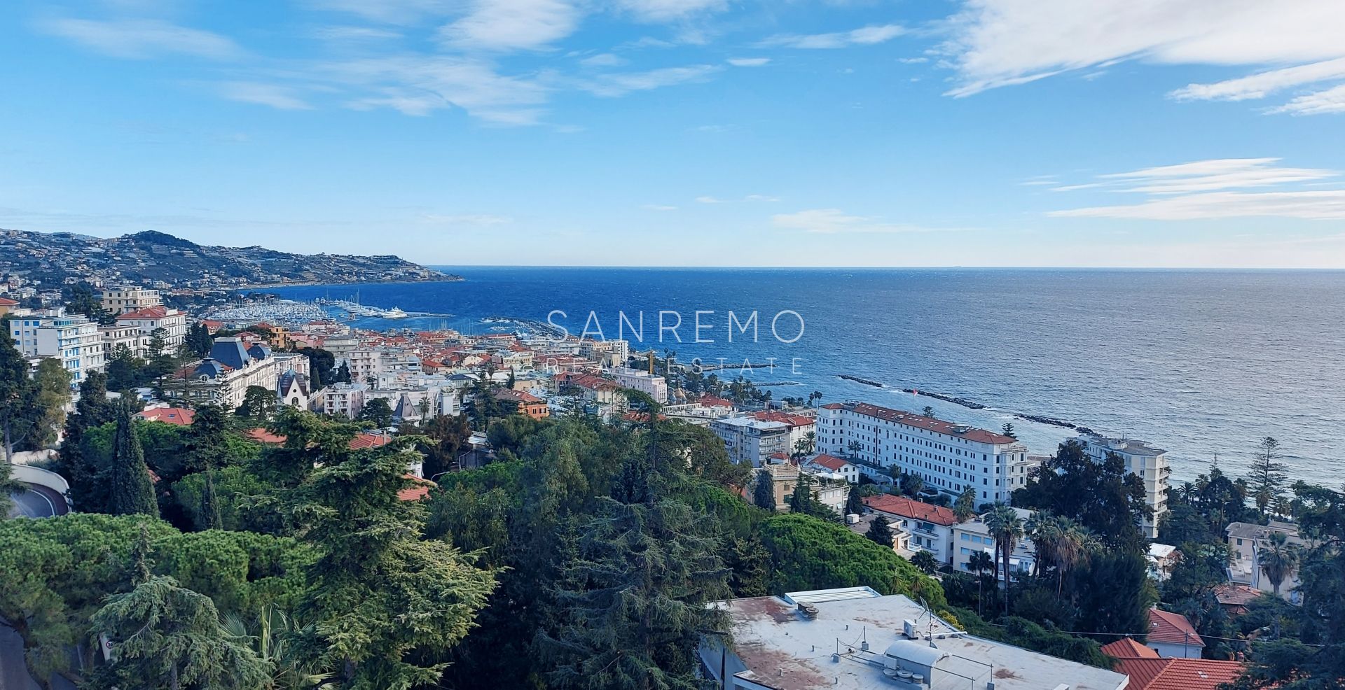 Appartamento di 230 mq con ampia terrazza e incantevole vista mare