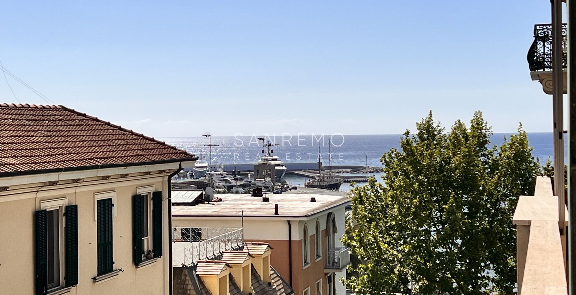 Luminoso appartamento nel cuore della città con vista mare 