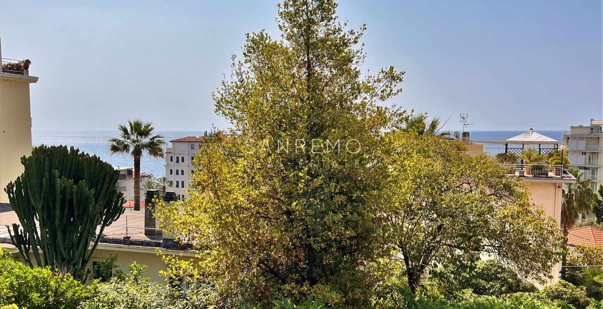 Graziosa villa circondata dal verde a pochi passi dal Casinò