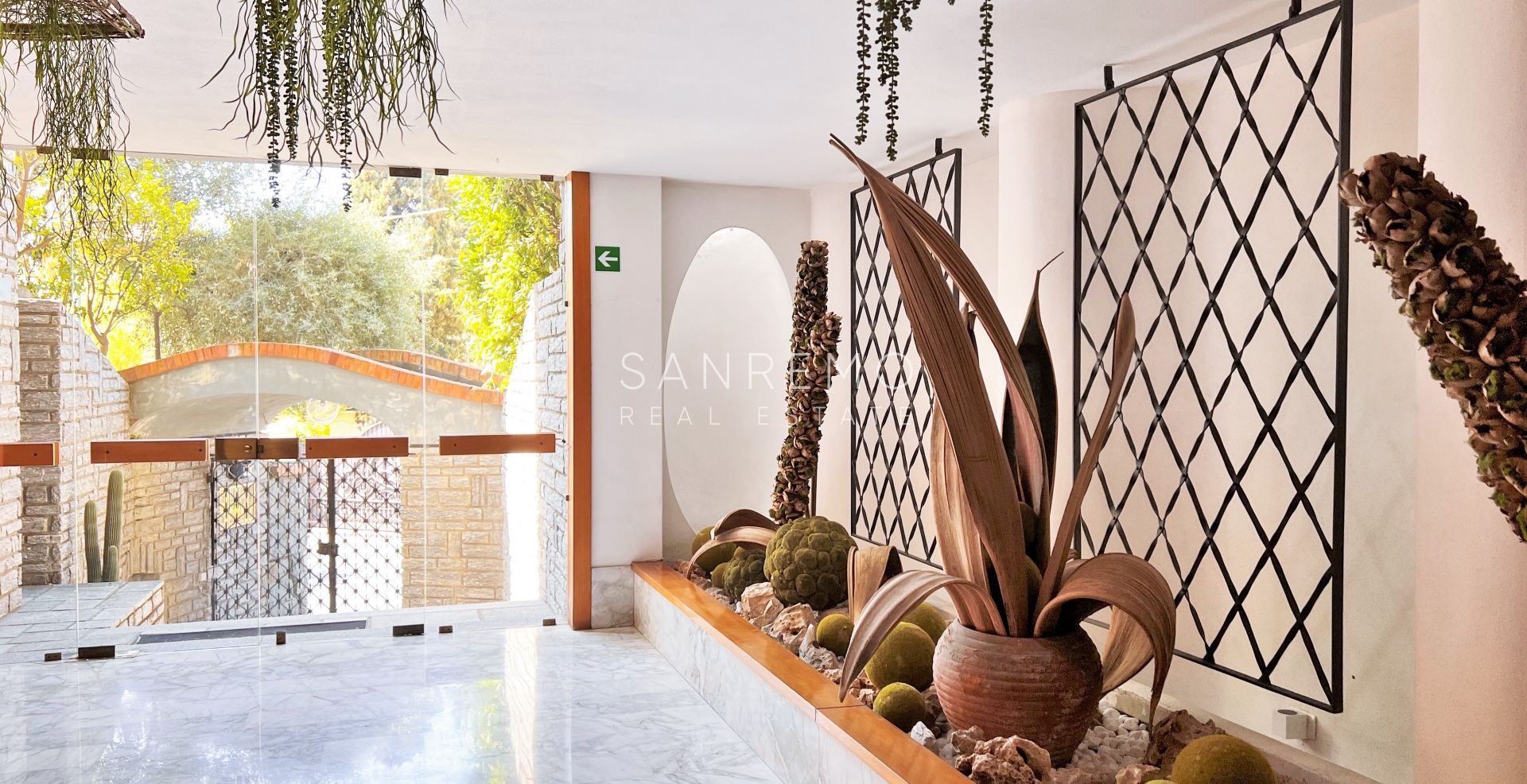 Ampio appartamento con giardino e vista mare