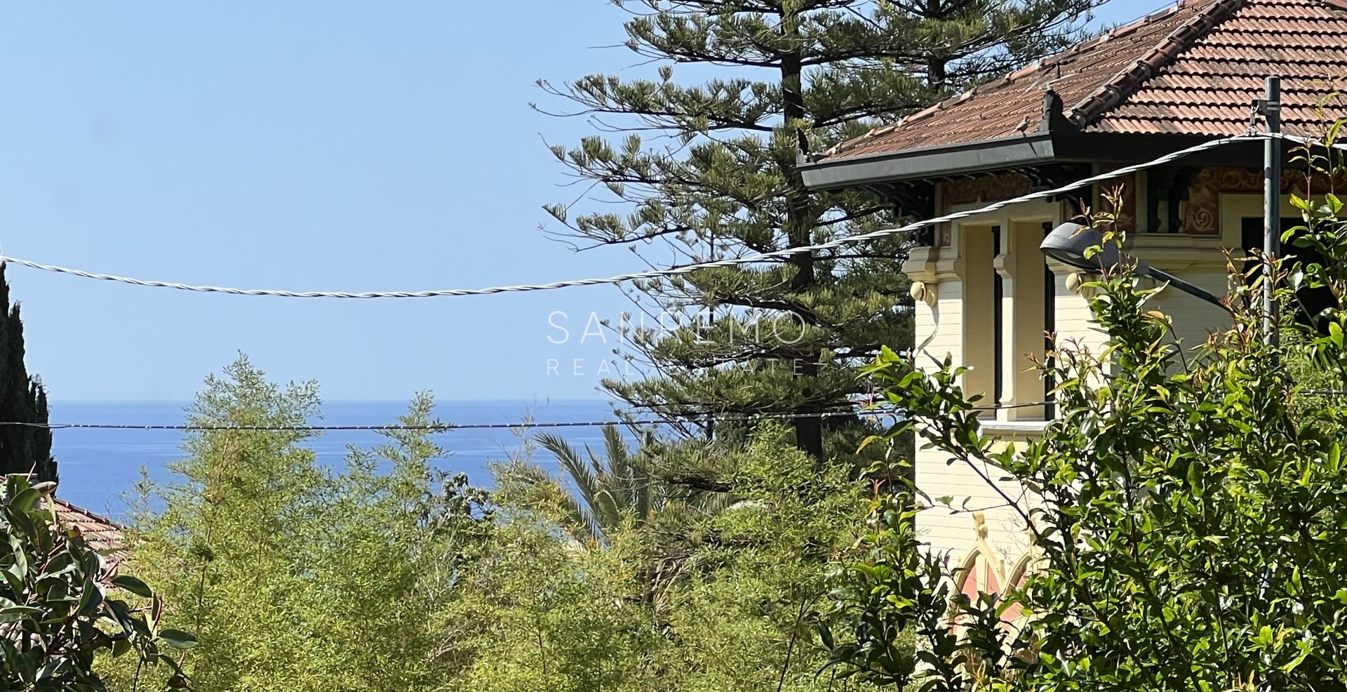Ampio appartamento con giardino e vista mare