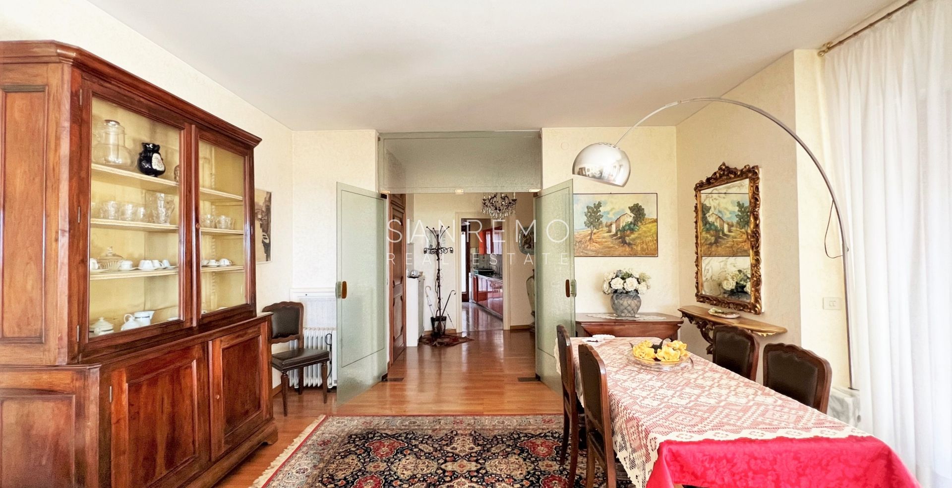 Ampio appartamento con giardino e vista mare