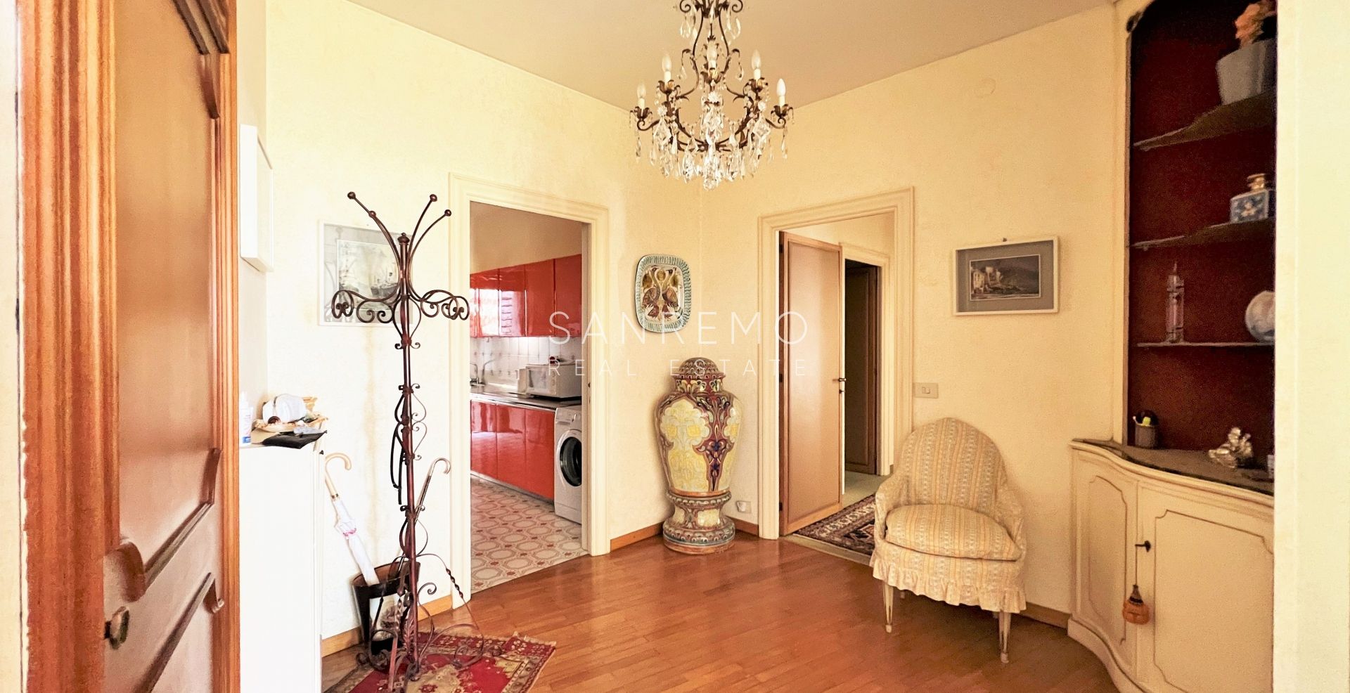 Ampio appartamento con giardino e vista mare