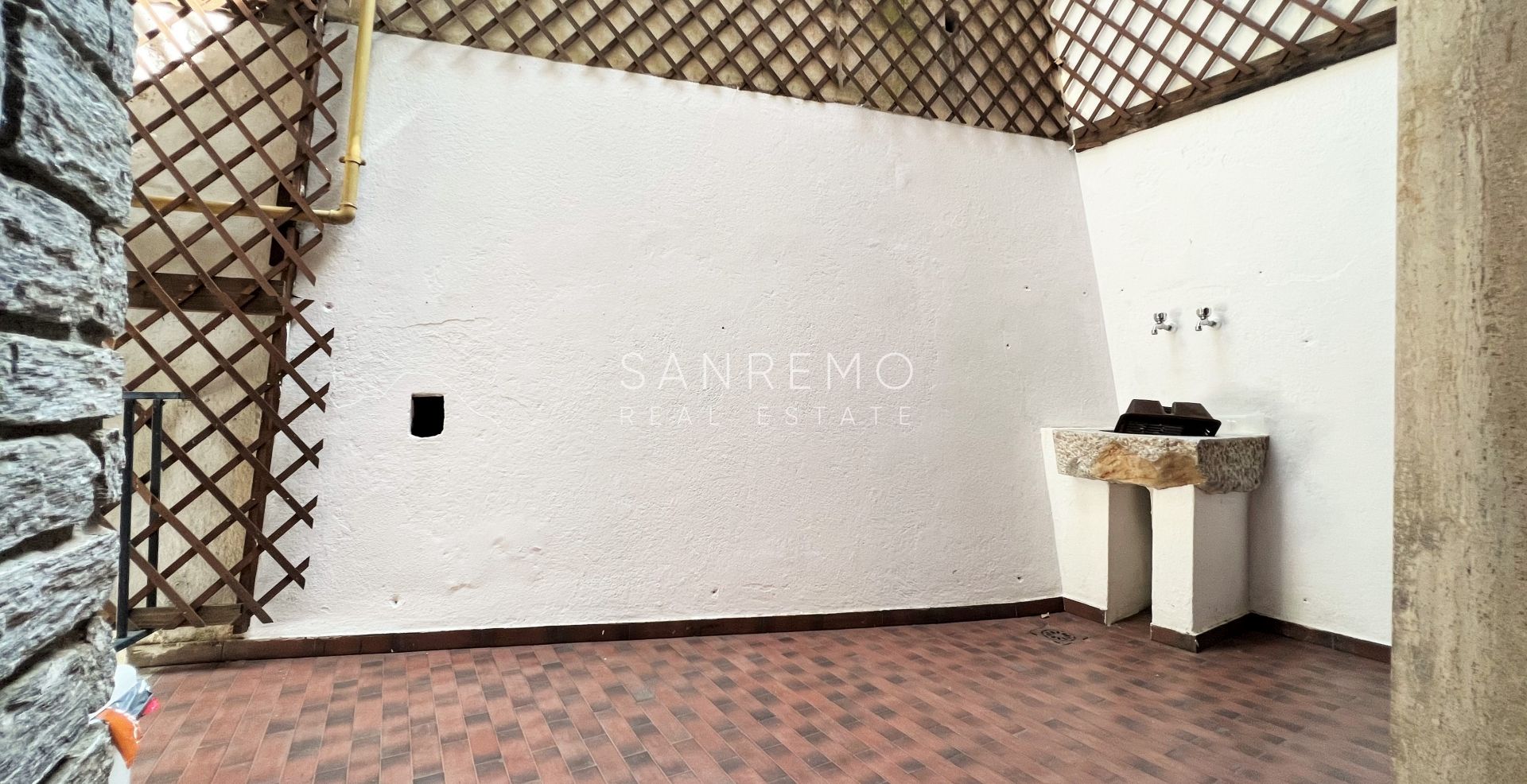 Ampio appartamento con giardino e vista mare