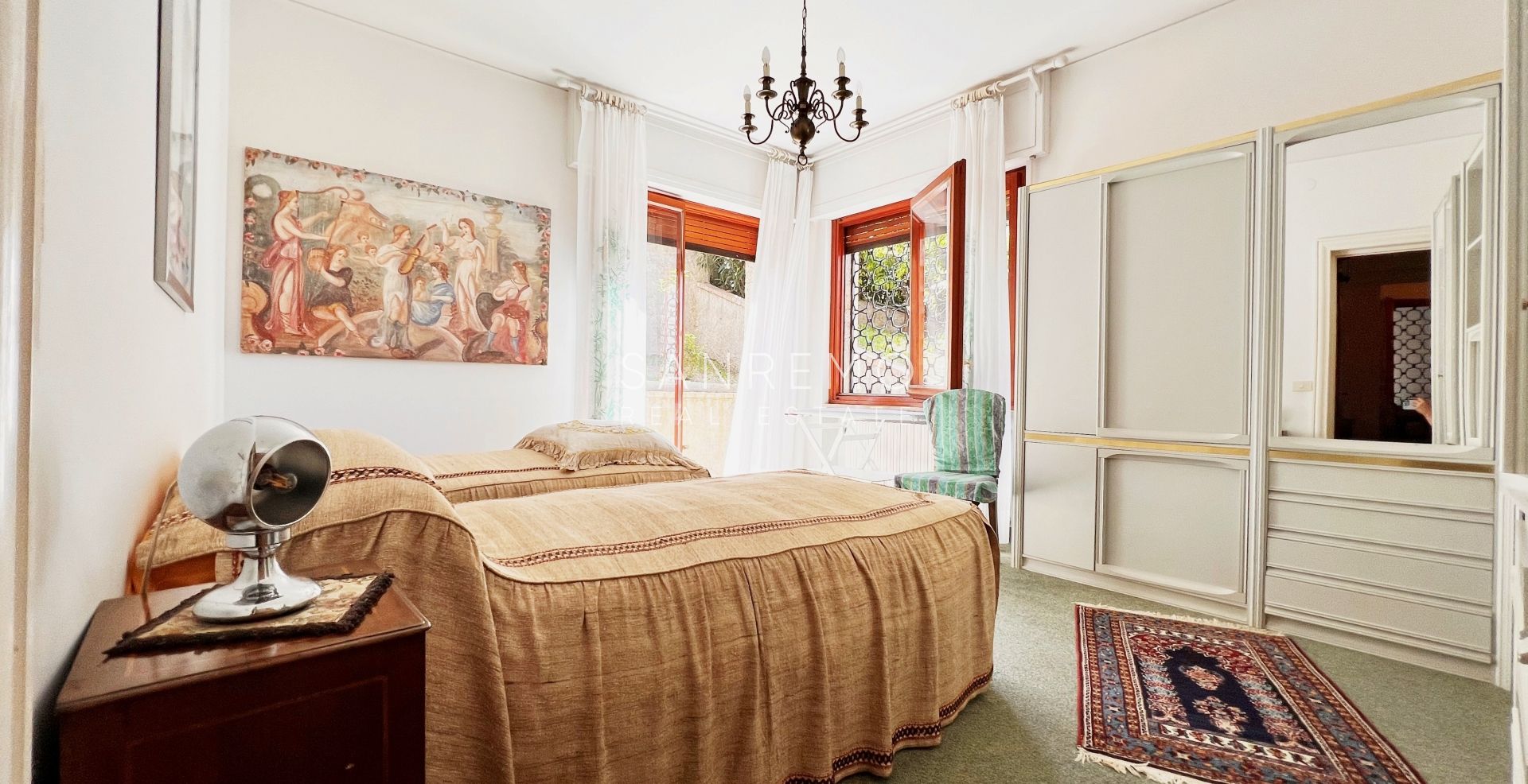 Ampio appartamento con giardino e vista mare