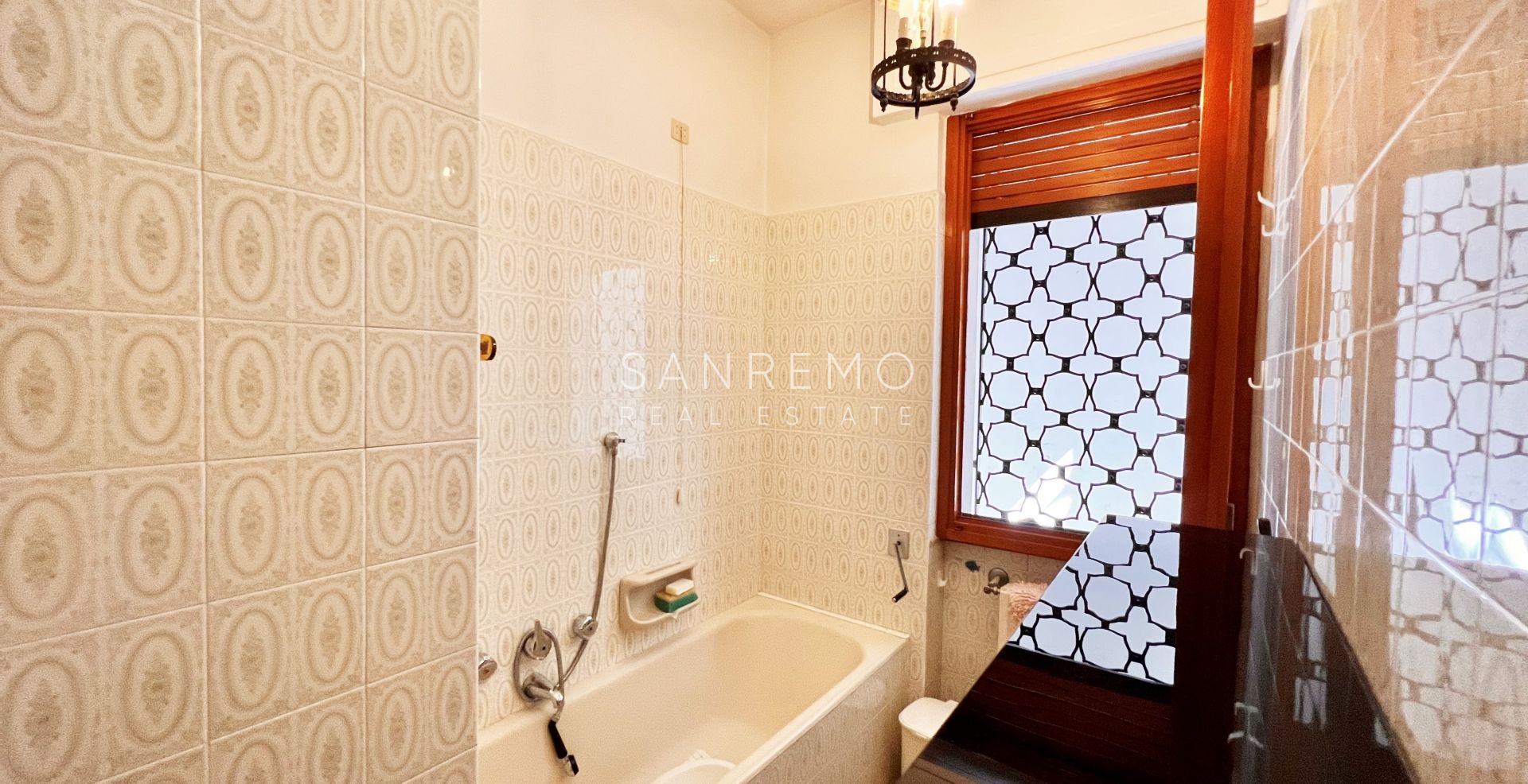 Ampio appartamento con giardino e vista mare
