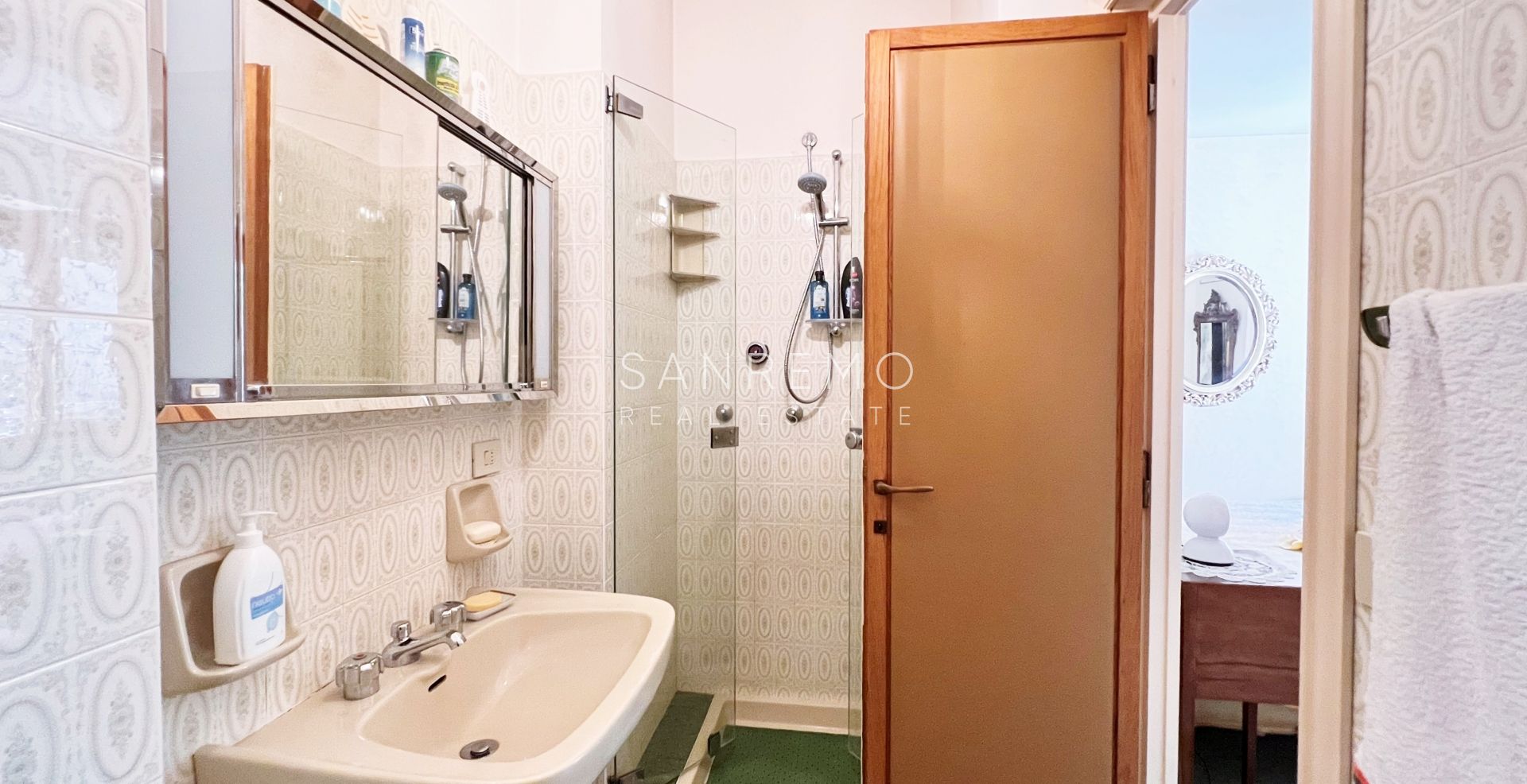 Ampio appartamento con giardino e vista mare