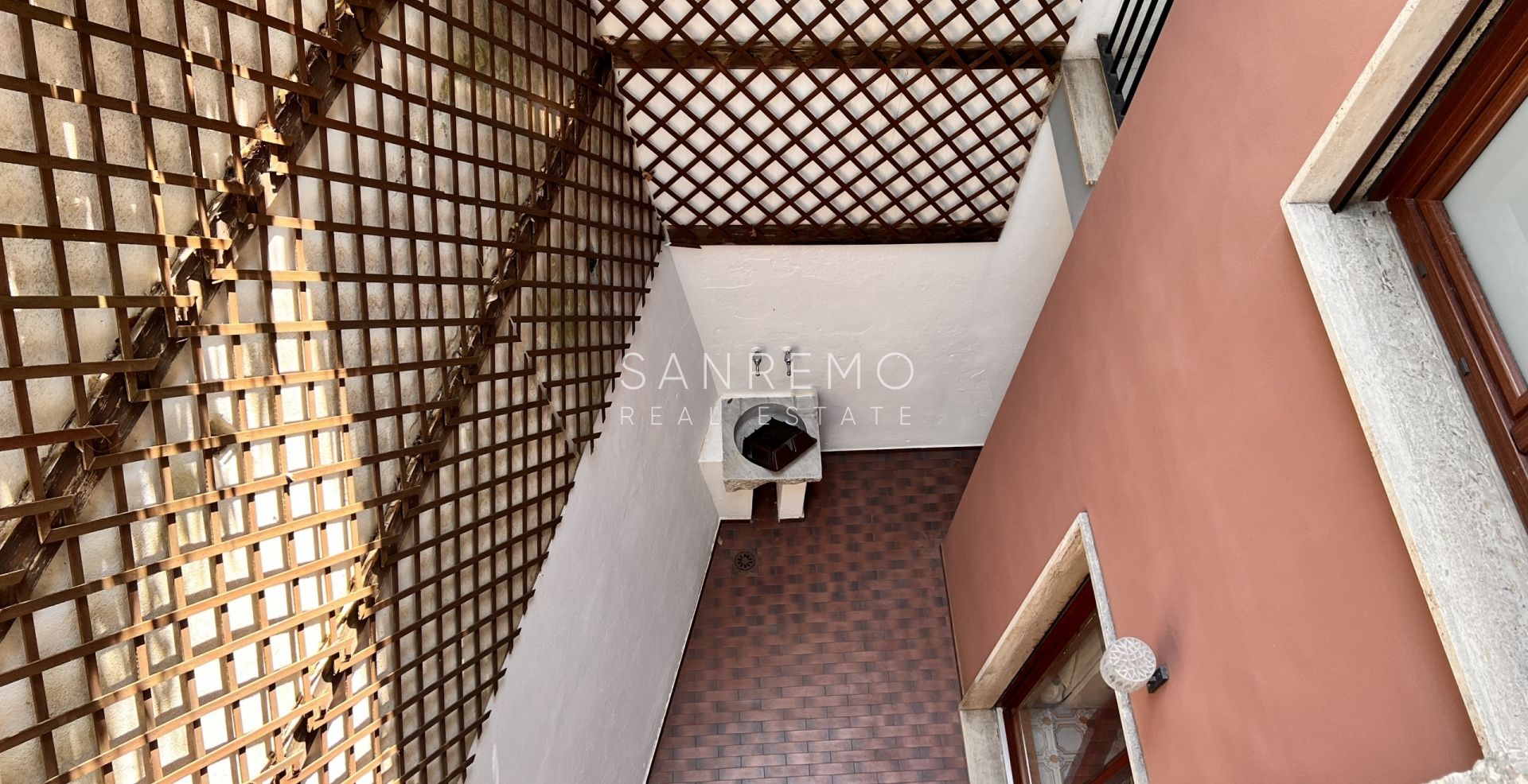 Ampio appartamento con giardino e vista mare