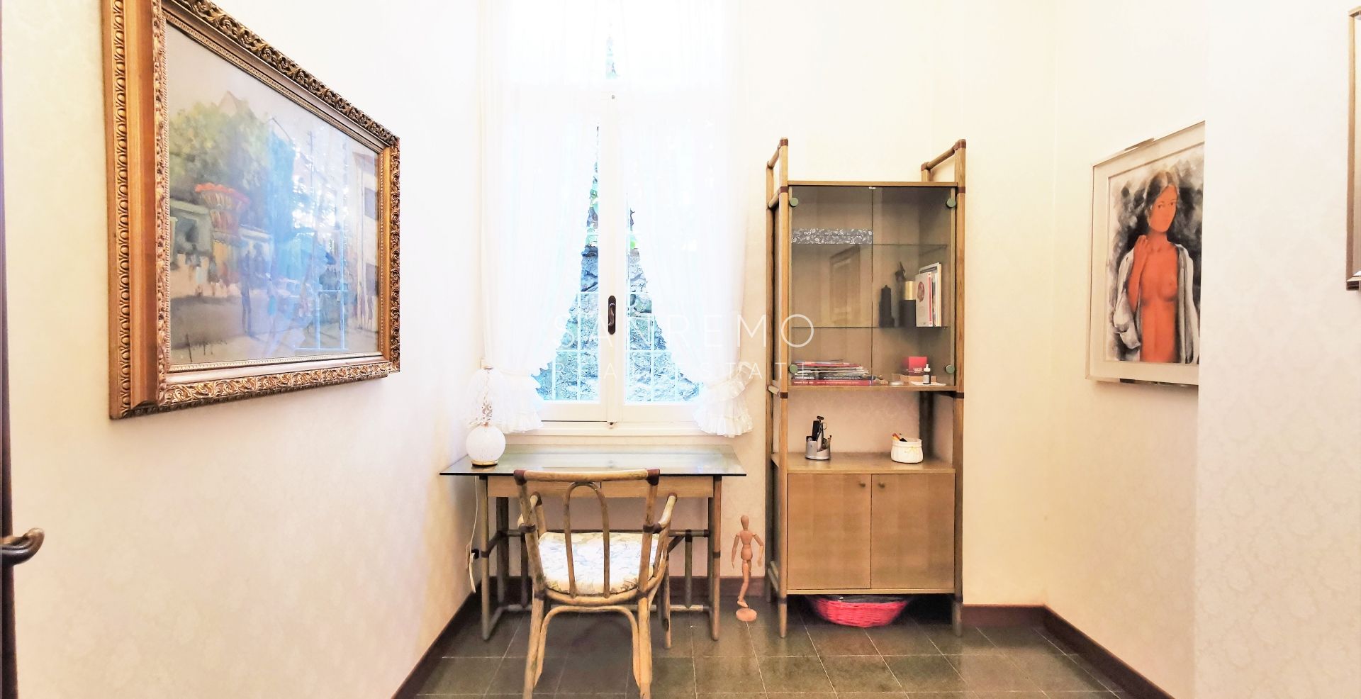 Appartamento con terrazzo e vista mare