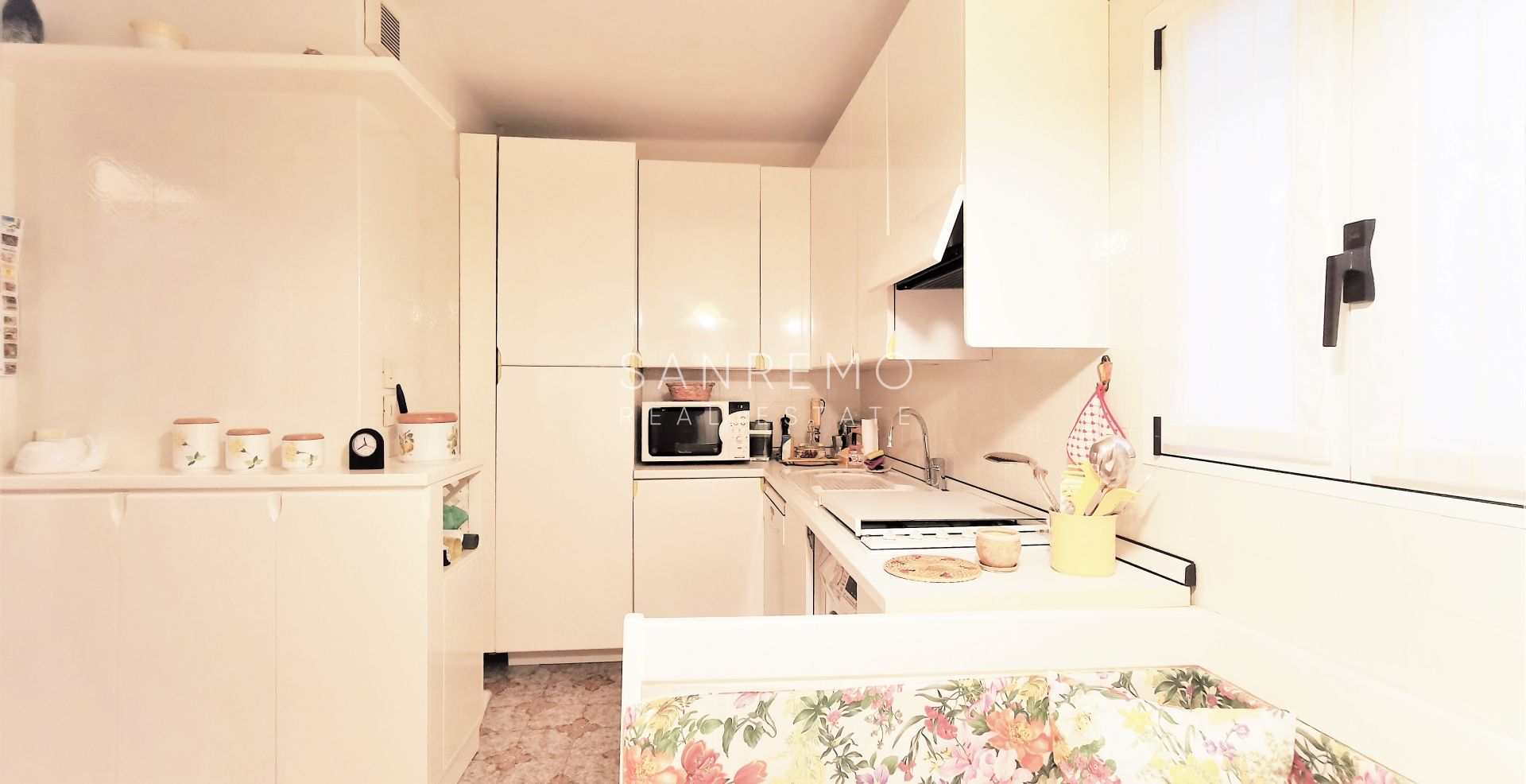 Appartamento con terrazzo e vista mare