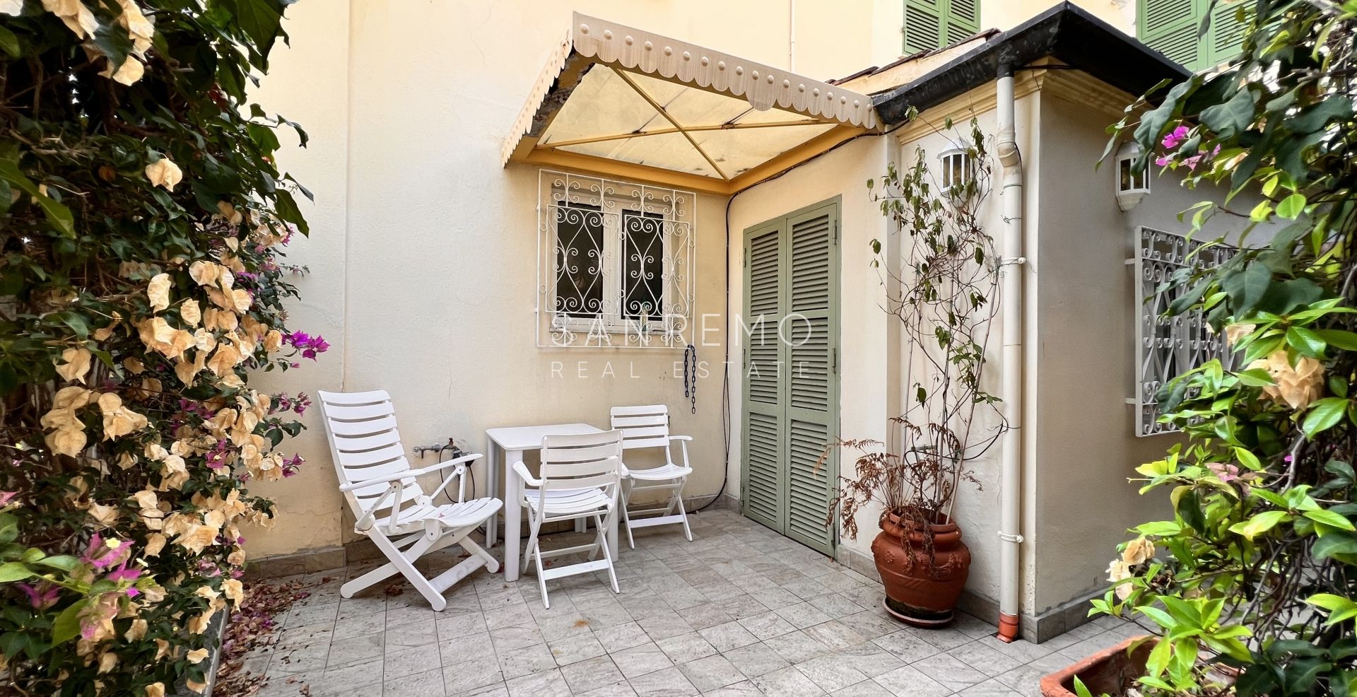 Appartamento con terrazzo e vista mare