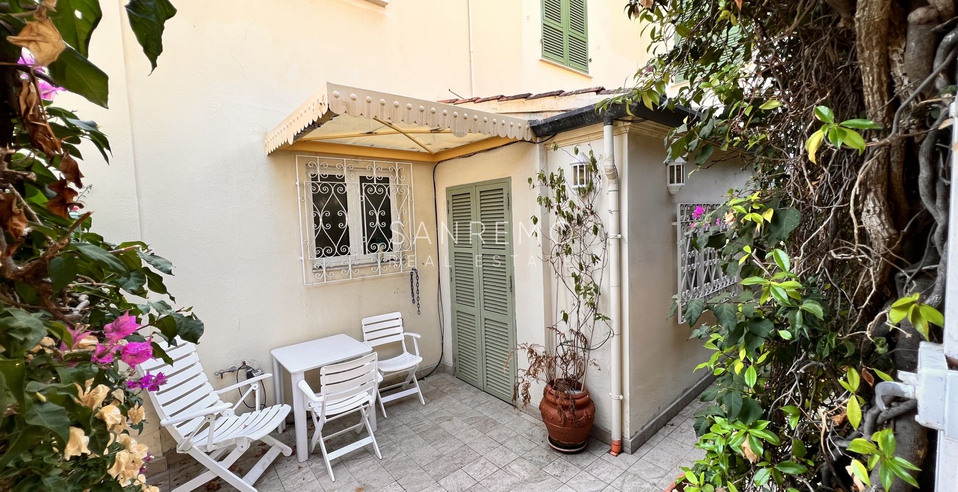 Appartamento con terrazzo e vista mare