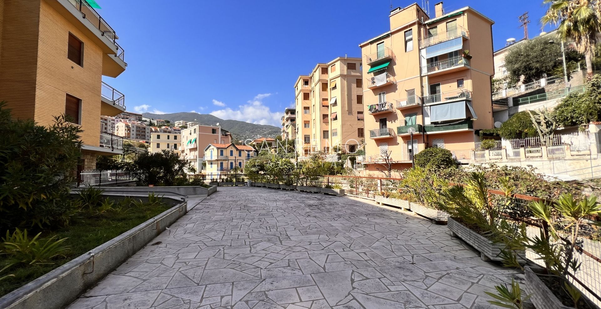 Grazioso monolocale con terrazzo in elegante condominio