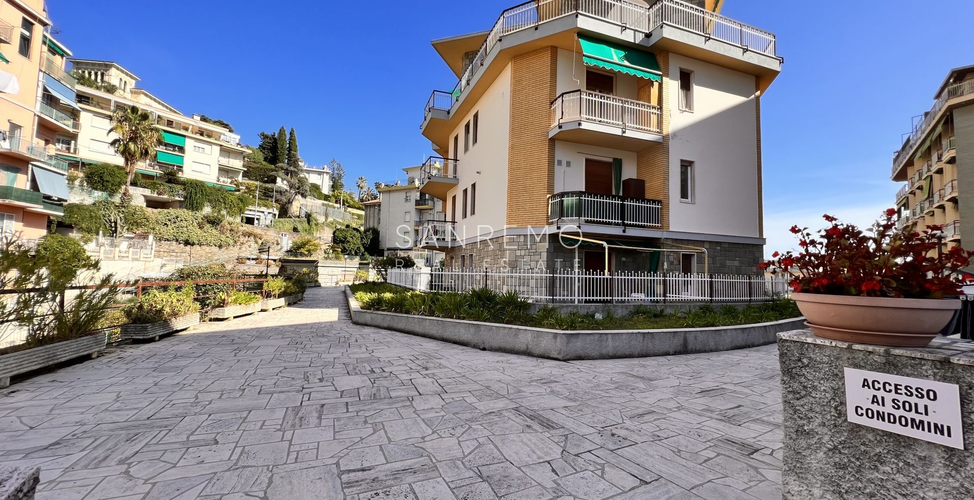 Grazioso monolocale con terrazzo in elegante condominio