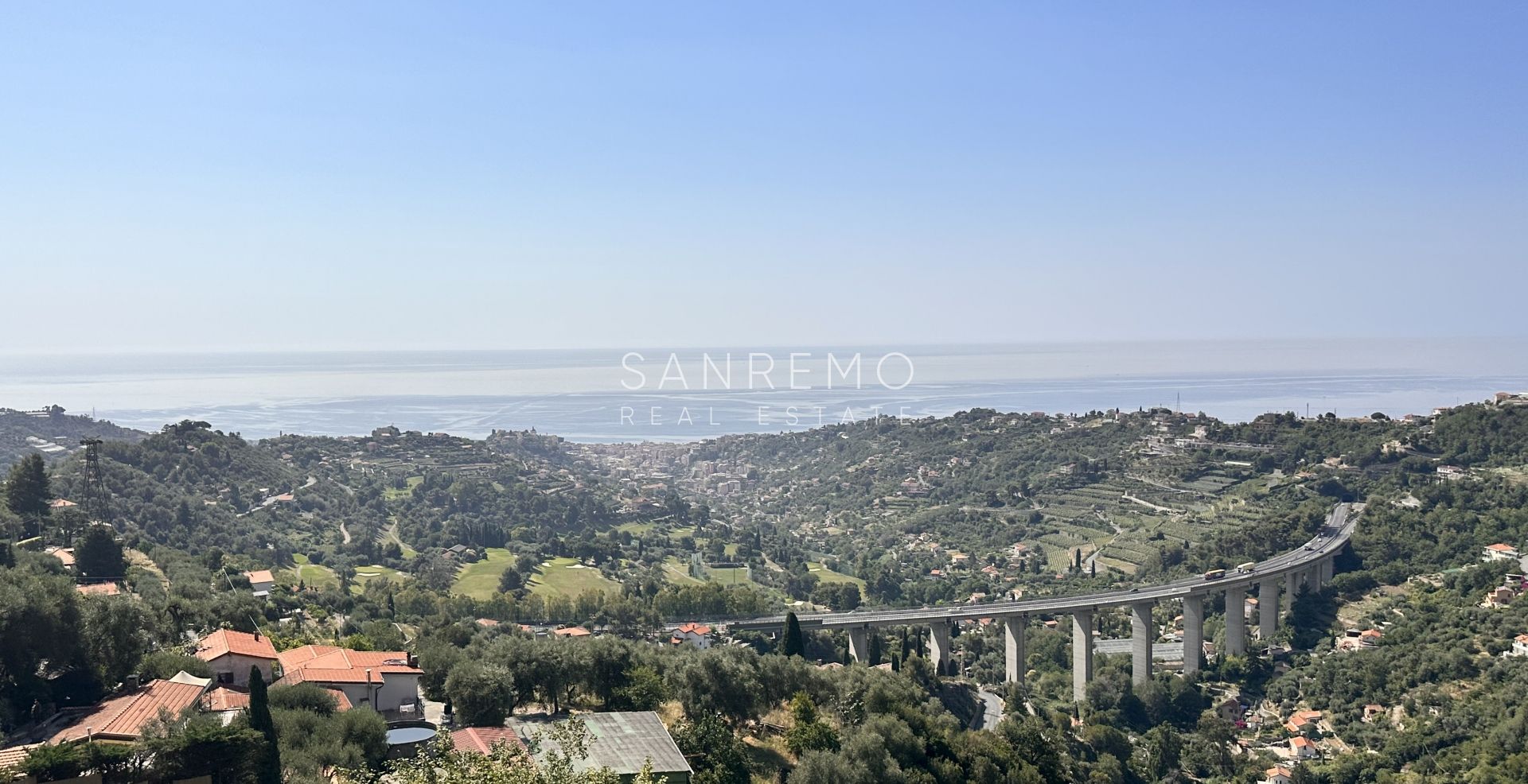 Villa su 2 livelli con vista panoramica su Sanremo