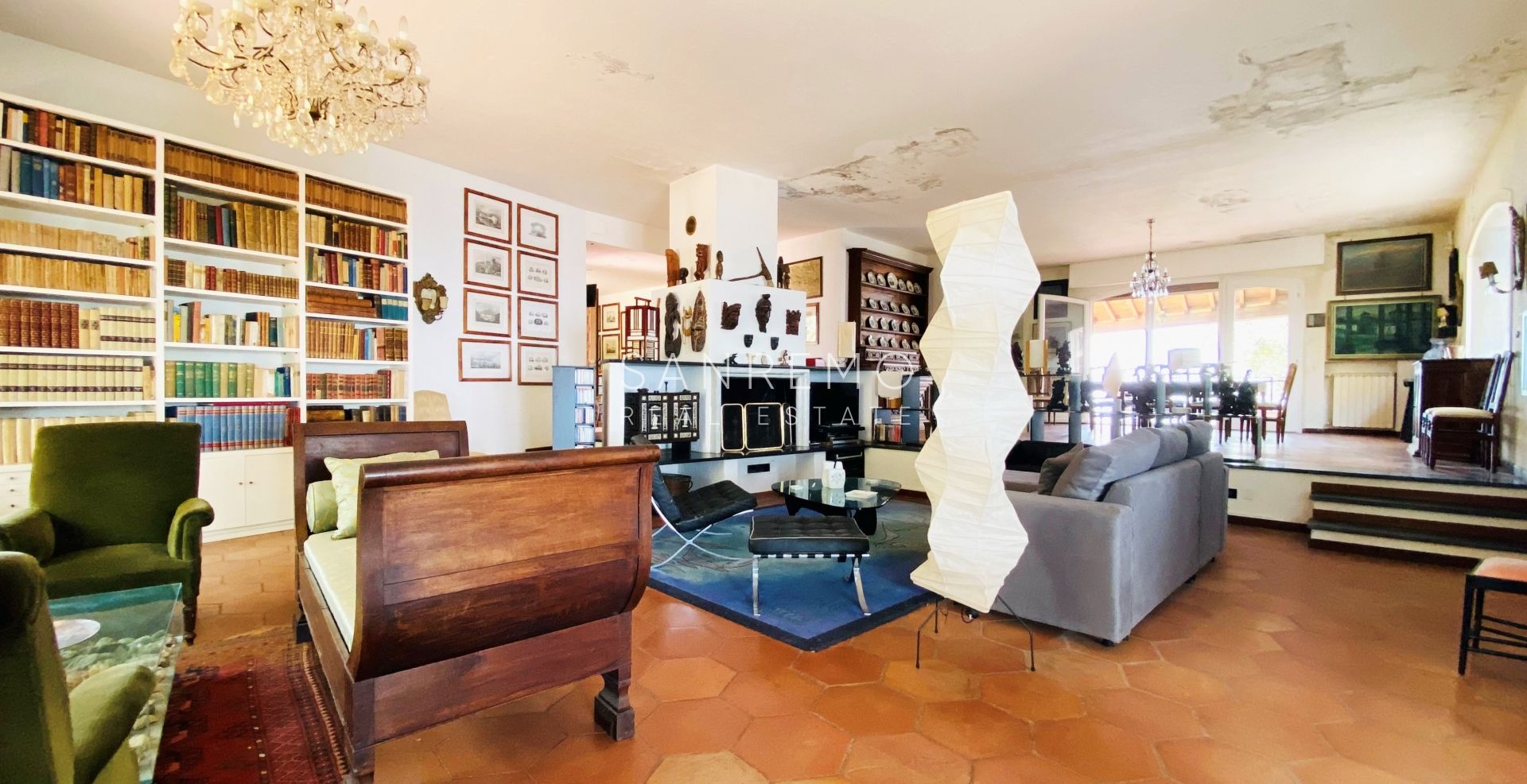 Incantevole villa in zona La Mortola con affaccio sulla costa francese e il porto di Mentone