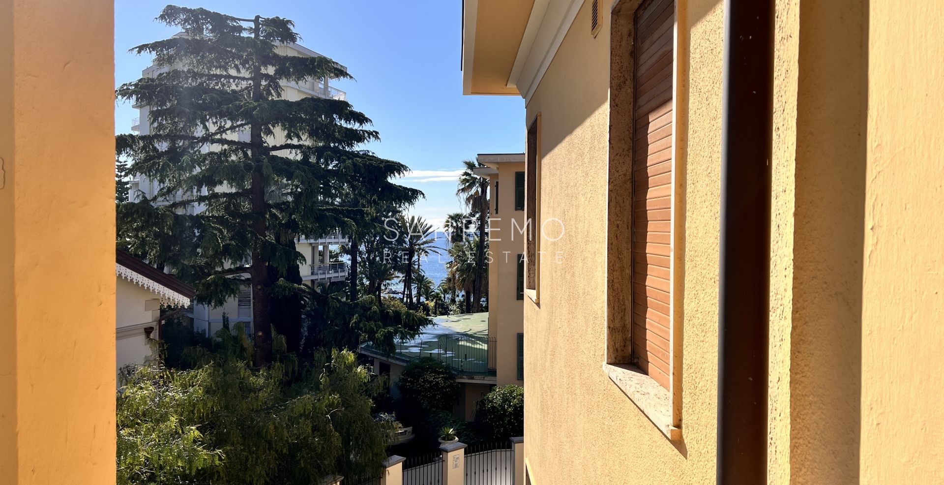 Soleggiato bilocale con balcone alle spalle della prestigiosa passeggiata Imperatrice