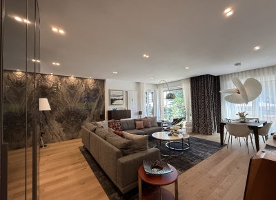 Prestigioso appartamento vista mare con finiture e arredi di prestigio assoluto.