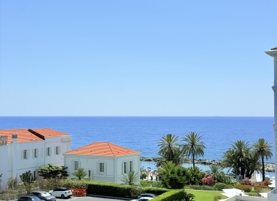Splendido appartamento con soppalco e terrazzo a pozzo con meravigliosa vista sul mare