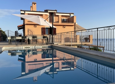 Prestigiosa villa con piscina e vista mare mozzafiato