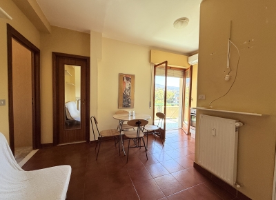 Grazioso bilocale in complesso con portineria a pochi passi dal mare