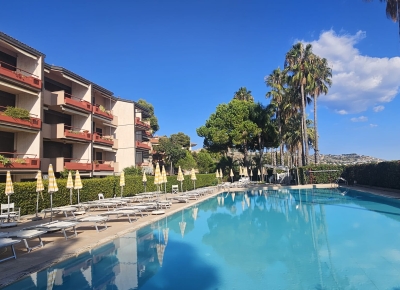 Trilocale sul mare in elegante complesso con piscina