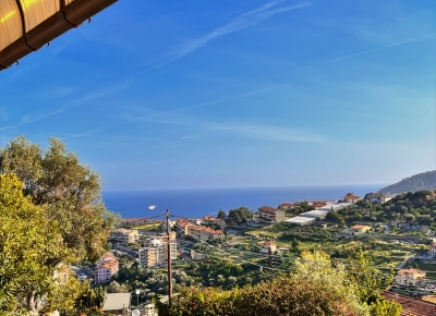 Graziosa villa con piscina sulla prima collina di Sanremo