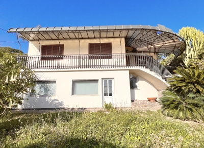 Graziosa villa con piscina sulla prima collina di Sanremo