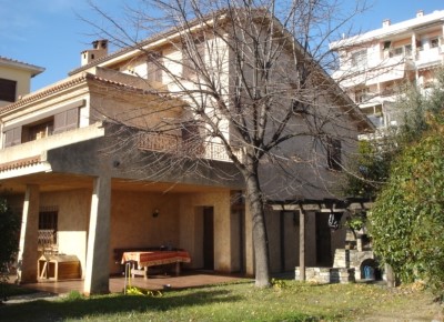 Villa su 3 piani in zona Solaro a Sanremo