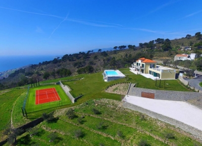 Villa di prestigio con piscina e campo da tennis